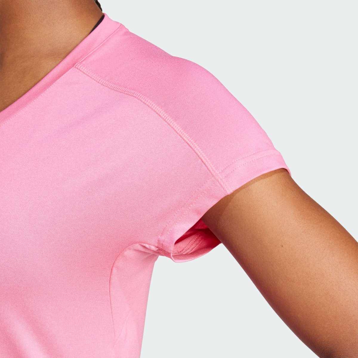 T-shirt AEROREADY Train Essentials Minimal Branding V-Neck - immagine 6